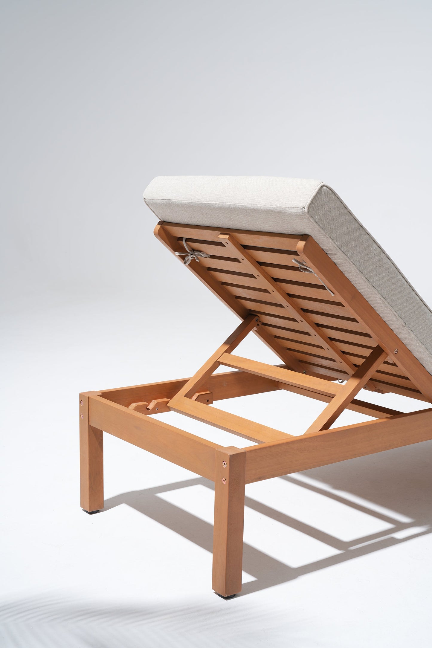 Outdoor chaise lounge adjustable backrest eucalyptus linen cushion