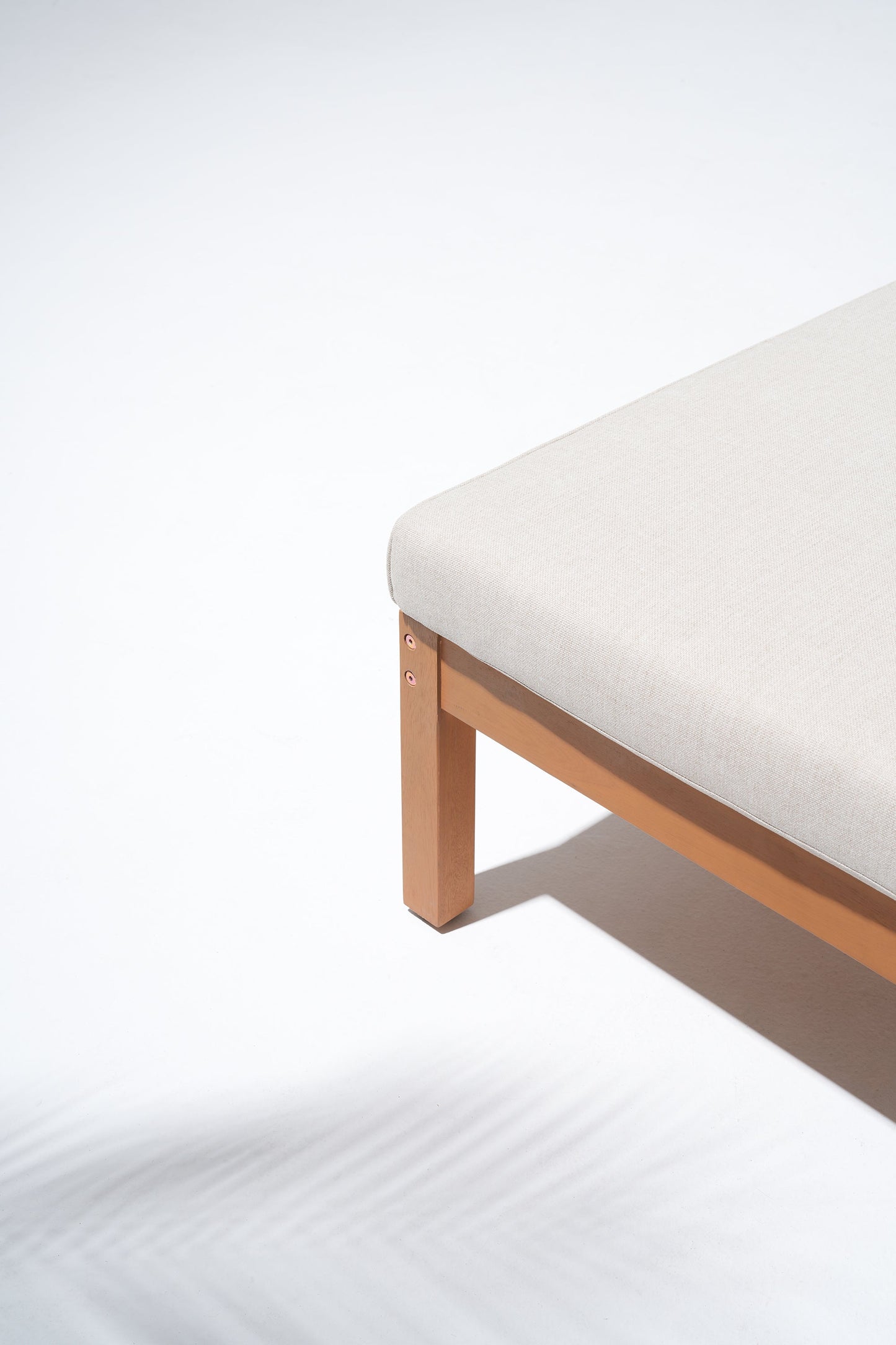 Outdoor chaise lounge adjustable backrest eucalyptus linen cushion